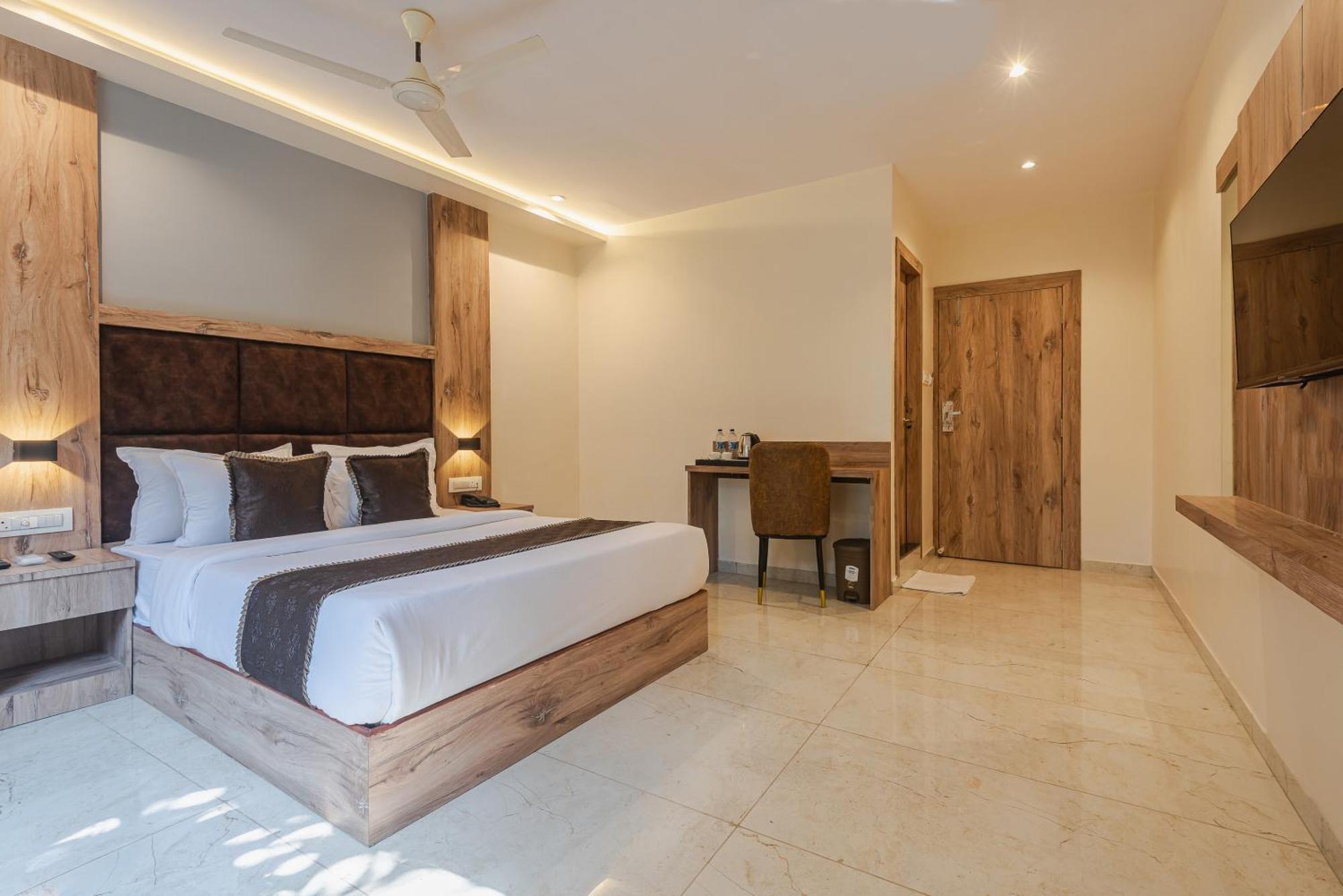 Silver Park Hotel *